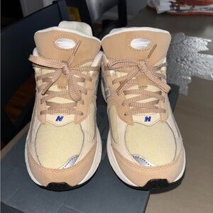 New Balance Beige Sneakers with Blue Accents